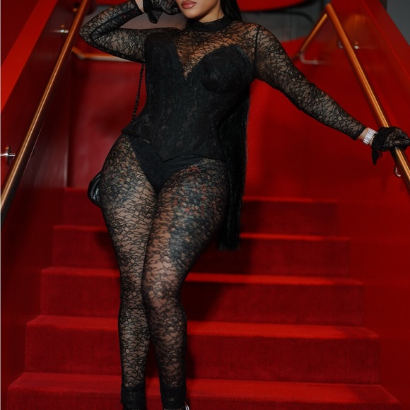 Lace jumpsuit😍 - Picture 2 of 7